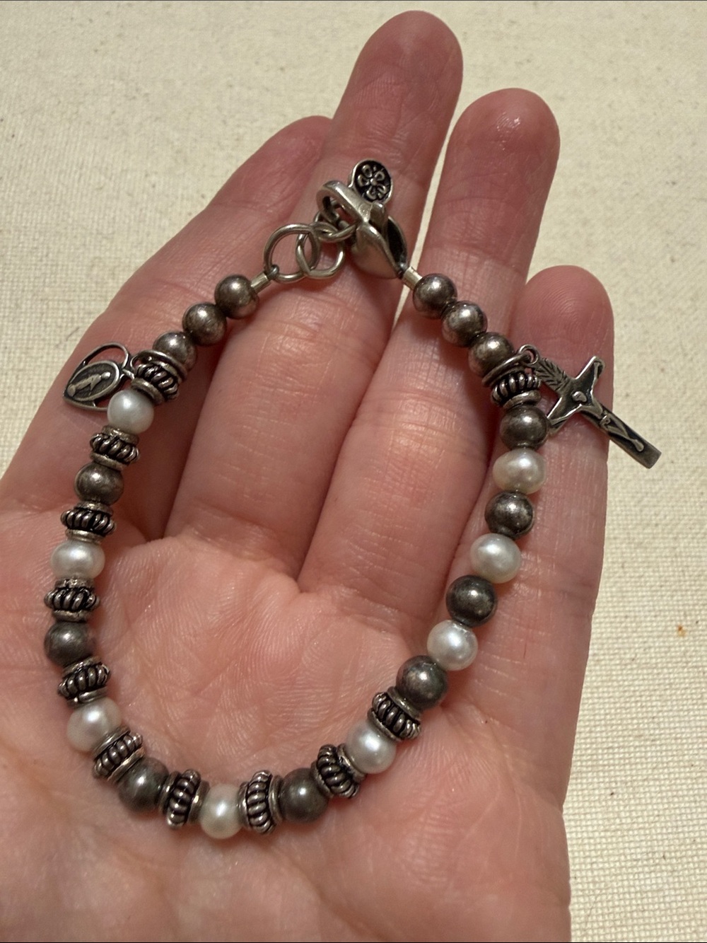 Sterling Silver 925 & White Pearl Beaded Bracelet W/ Heart & Cross Charms 6.5’